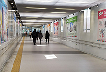 ❷渋谷ヒカリエ方面へ連絡通路を道なりに進みます。
